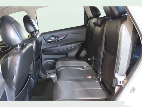 Used 2018 Nissan Rogue SL image 16