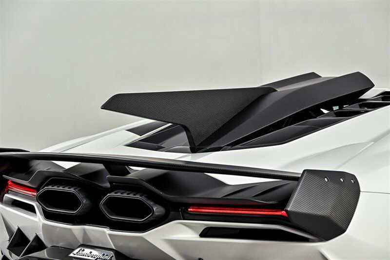 Used 2024 Lamborghini Revuelto AWD/4WD image 37