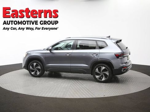 Used 2025 Volkswagen Taos SE AWD/4WD image 60