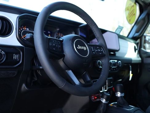Used 2025 Jeep Gladiator Willys image 19