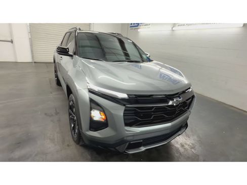 Used 2026 Chevrolet Equinox RS w/ Convenience Package III FWD image 3