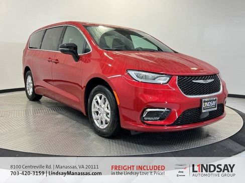 New 2026 Chrysler Pacifica Select image 1