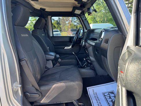Used 2016 Jeep Wrangler Unlimited Sahara AWD/4WD image 19