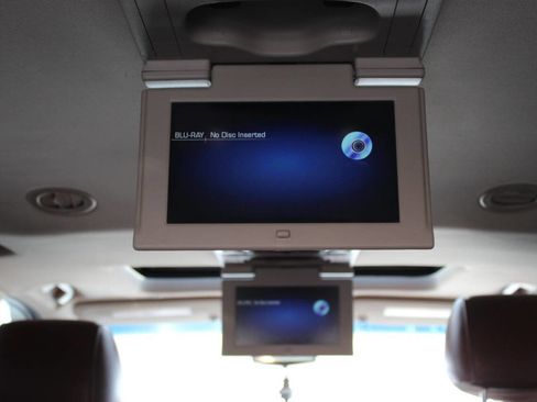 Used 2019 Cadillac Escalade ESV Premium Luxury image 26