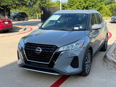 Used 2023 Nissan Kicks SV FWD image 1