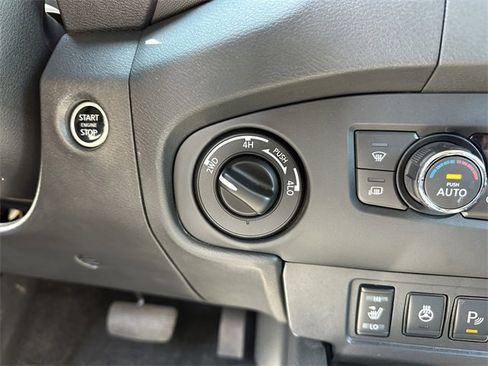 Used 2024 Nissan Frontier SL w/ Technology Package image 21