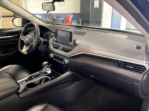 Used 2024 Nissan Altima 2.5 SR AWD/4WD image 14