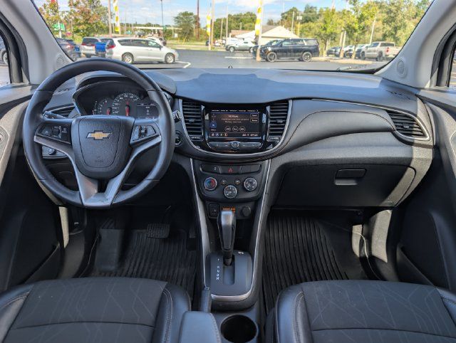 Used 2020 Chevrolet Trax LT w/ Redline Edition AWD/4WD image 11