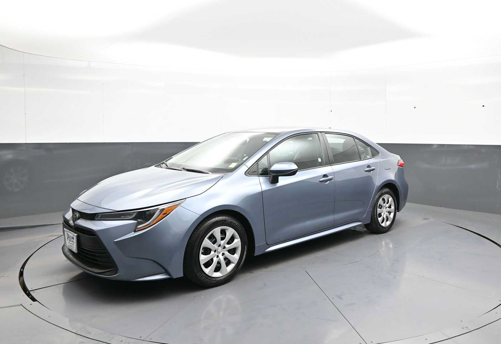Used 2025 Toyota Corolla LE FWD image 1