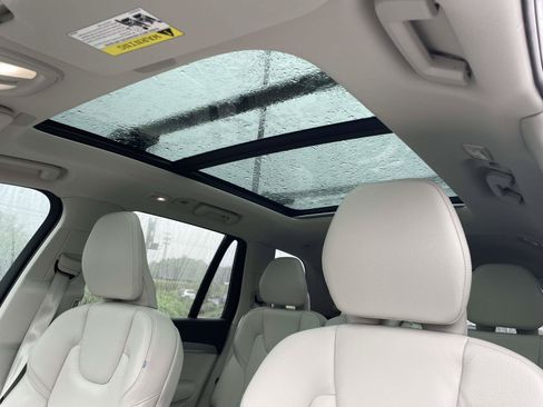 Certified 2023 Volvo XC90 B5 Core w/ Protection Package Premier AWD/4WD image 18