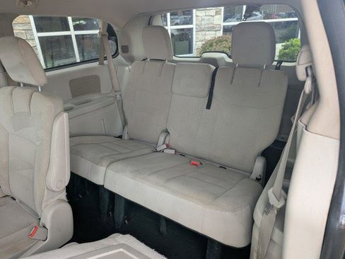 Used 2018 Dodge Grand Caravan SE w/ UConnect Hands-Free Group FWD image 18