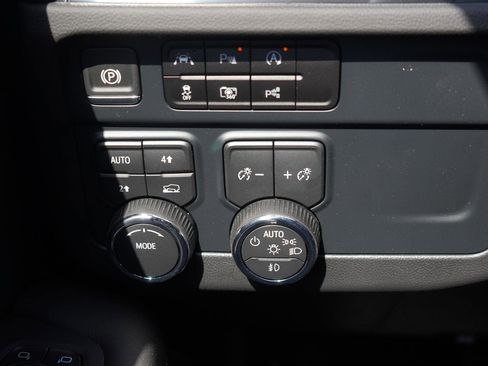 New 2025 Chevrolet Suburban Premier image 19