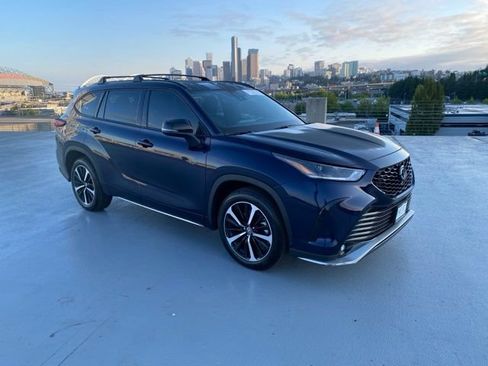 Used 2022 Toyota Highlander XSE AWD/4WD image 32