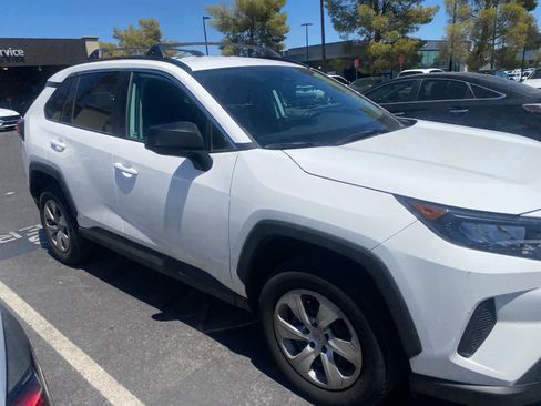 Used 2019 Toyota RAV4 LE w/ Carpet Mat Package FWD image 6