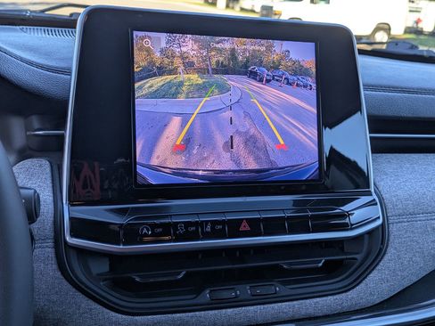 Used 2022 Jeep Compass Latitude image 23