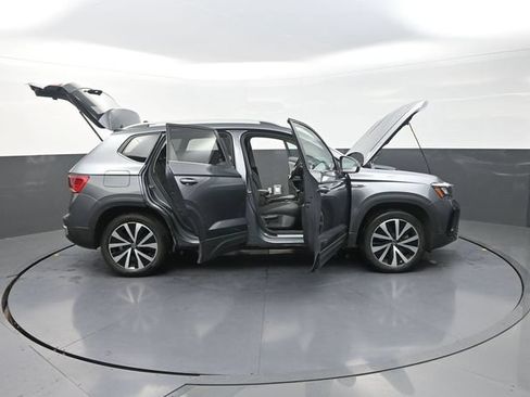 Used 2022 Volkswagen Taos SE AWD/4WD image 36