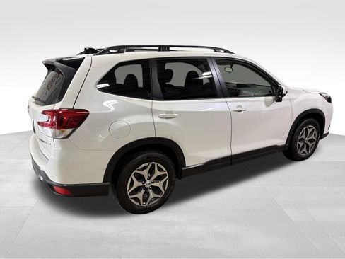 Used 2024 Subaru Forester Premium AWD/4WD image 10