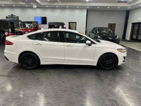 Used 2020 Ford Fusion SE w/ Equipment Group 151A FWD image 4