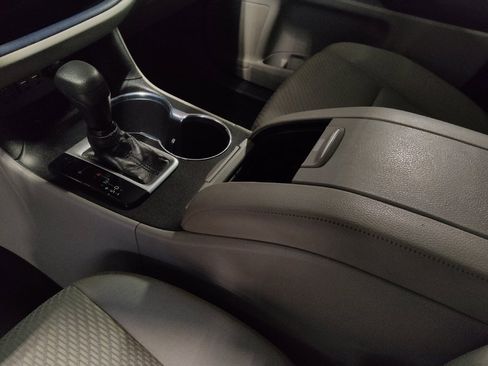 Used 2019 Toyota Highlander LE image 26