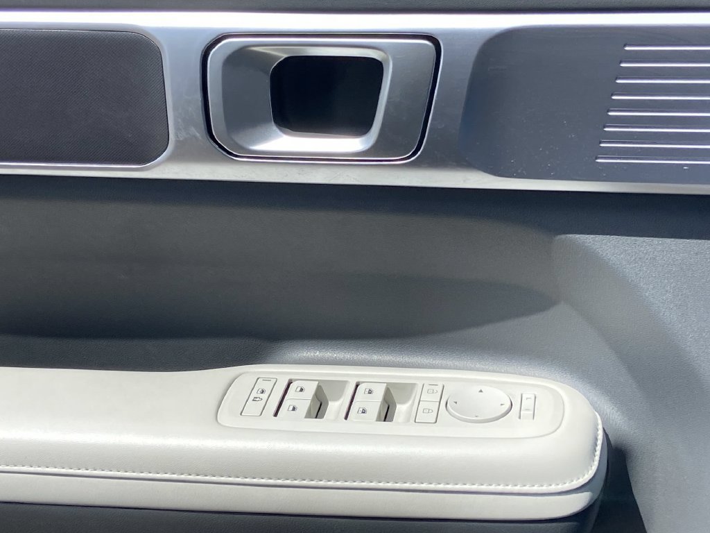 Used 2025 Hyundai Santa Fe SEL FWD image 18