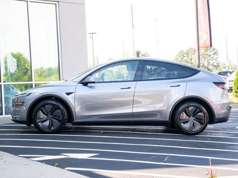 Used 2026 Tesla Model Y Long Range AWD/4WD image 21