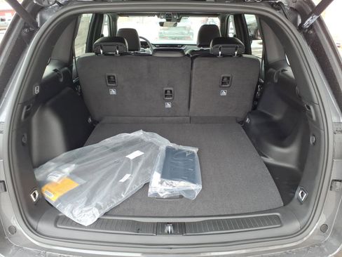 New 2026 Jeep Grand Cherokee Altitude image 11