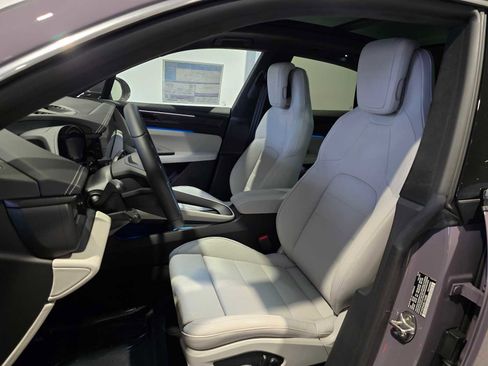 New 2025 Porsche Macan Turbo Electric image 5