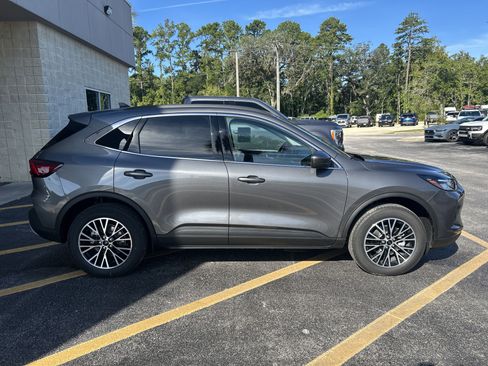 New 2025 Ford Escape SE image 7