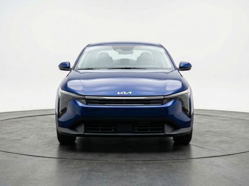 Used 2025 Kia K4 FWD image 2