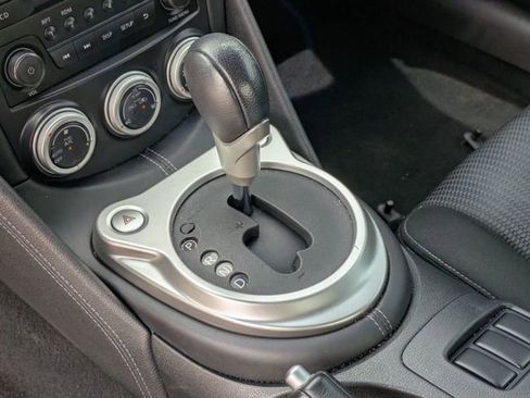 Used 2015 Nissan 370Z Coupe RWD image 20