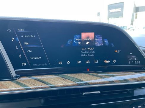 Used 2021 Cadillac Escalade ESV Premium Luxury Platinum image 21