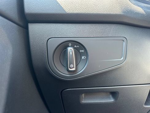 Used 2023 Volkswagen Tiguan SE w/ Panoramic Sunroof Package FWD image 19