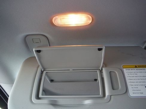 Used 2022 Mitsubishi Outlander SE AWD/4WD image 19