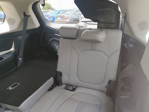 Used 2024 Honda Pilot Touring image 19