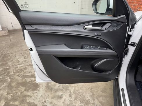Used 2022 Alfa Romeo Stelvio Sprint image 10