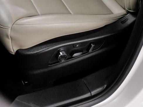 Used 2021 Cadillac XT4 Premium Luxury FWD image 38