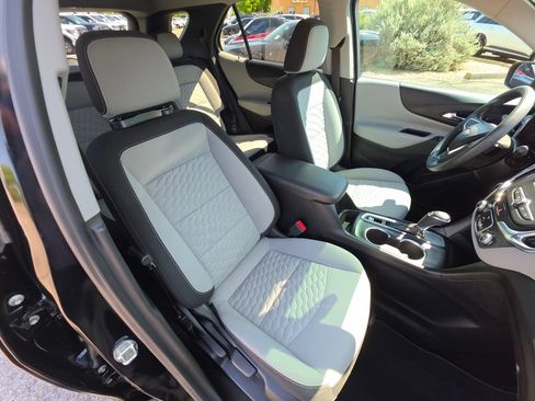 Used 2020 Chevrolet Equinox LS w/ LS Convenience Package FWD image 12