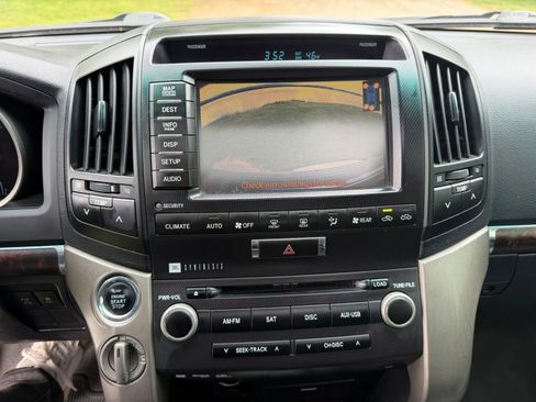 Used 2011 Toyota Land Cruiser w/ Upgrade Pkg AWD/4WD image 83