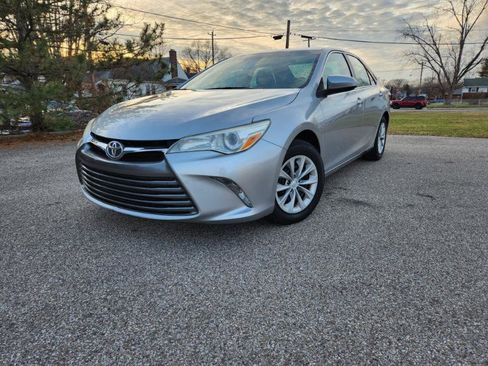 Used 2015 Toyota Camry LE image 51
