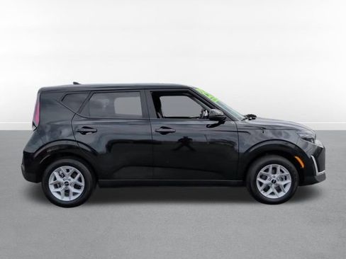 Used 2025 Kia Soul LX FWD image 3