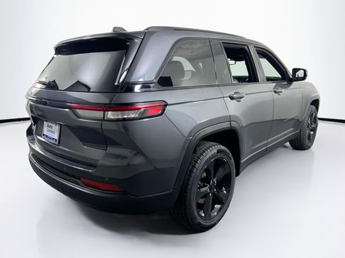 Used 2023 Jeep Grand Cherokee Altitude AWD/4WD image 5