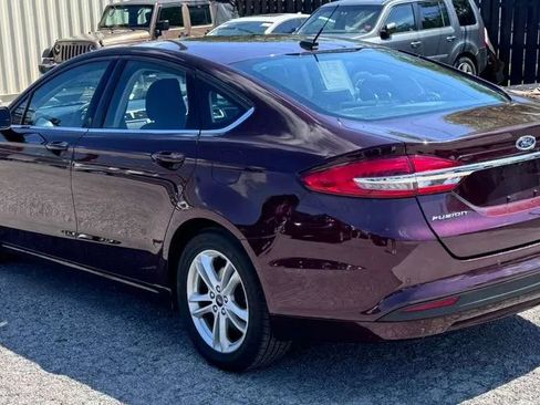 Used 2018 Ford Fusion SE w/ Fusion SE Technology Package FWD image 3