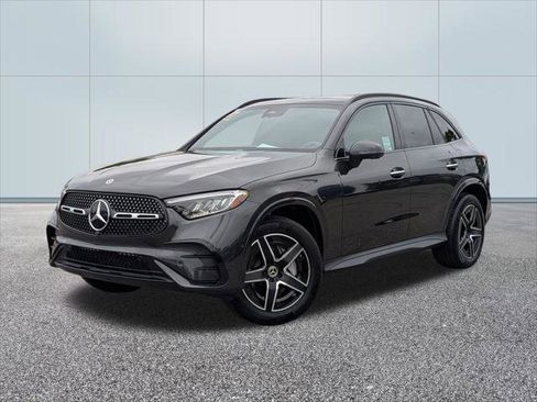 Used 2025 Mercedes-Benz GLC 300 image 1