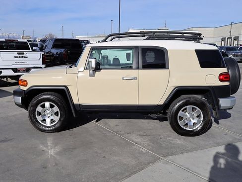 Used 2008 Toyota FJ Cruiser Base image 3