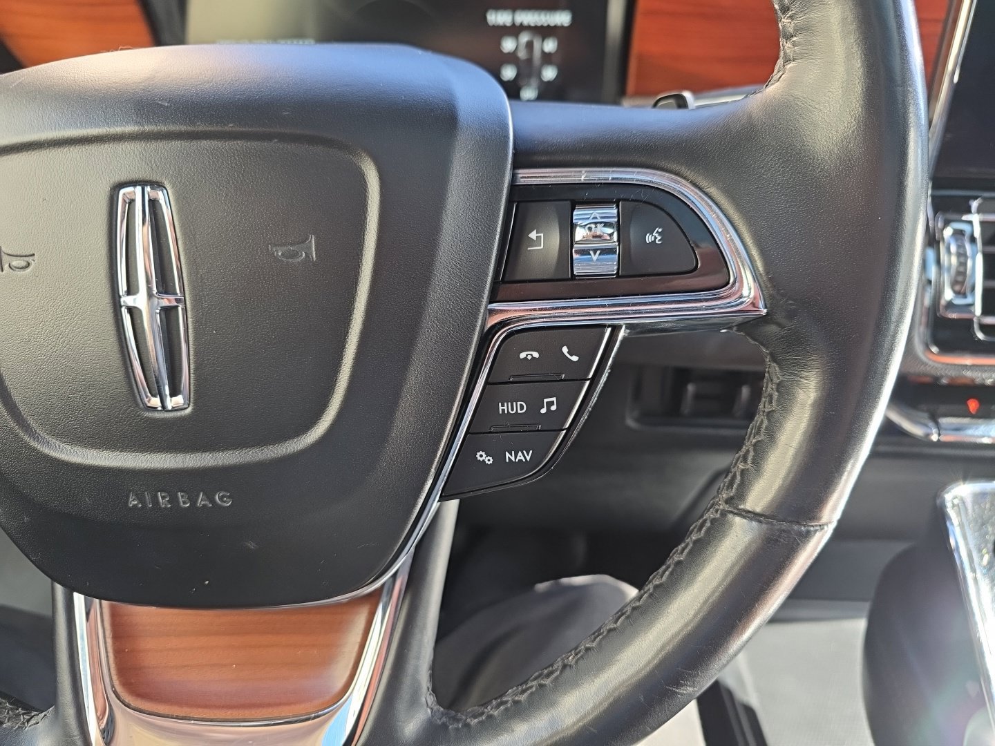 Used 2020 Lincoln Navigator L Reserve w/ Equipment Group 208A Reserve AWD/4WD image 12