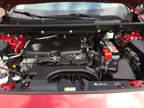 Used 2021 Toyota RAV4 LE FWD image 12