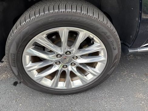 Used 2019 Cadillac Escalade ESV Premium Luxury AWD/4WD image 9