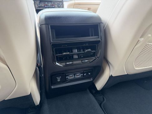 Certified 2023 Jeep Grand Cherokee Limited w/ Luxury Tech Group II AWD/4WD image 9
