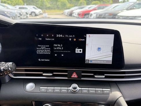 Certified 2023 Hyundai Elantra Limited FWD image 30