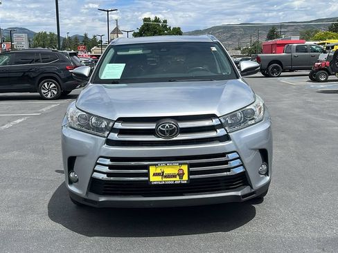 Used 2017 Toyota Highlander Limited w/ Carpet Mat Package AWD/4WD image 8